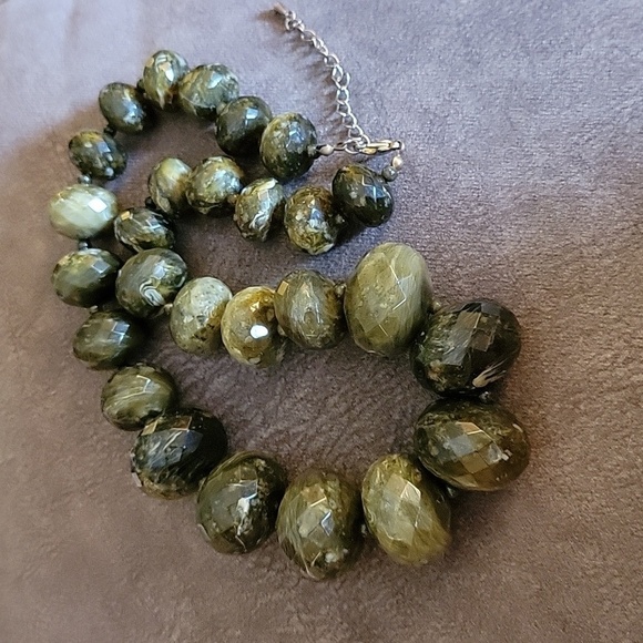 VTG OLIVE Green Chunky Acrylic Faceted Beaded Necklace - Picture 2 of 6